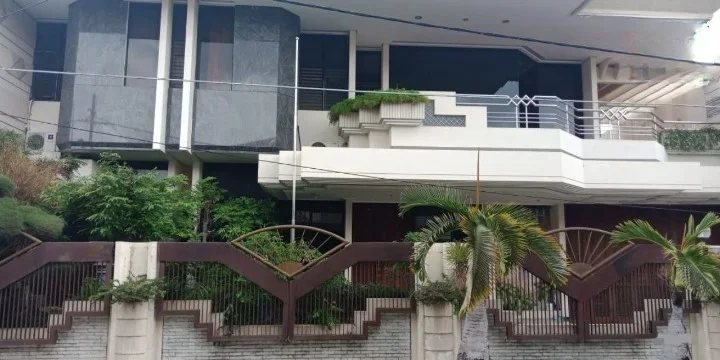 Dijual Rumah Mewah dan Terawat Dharmahusada Indah Timur Surabaya Timur