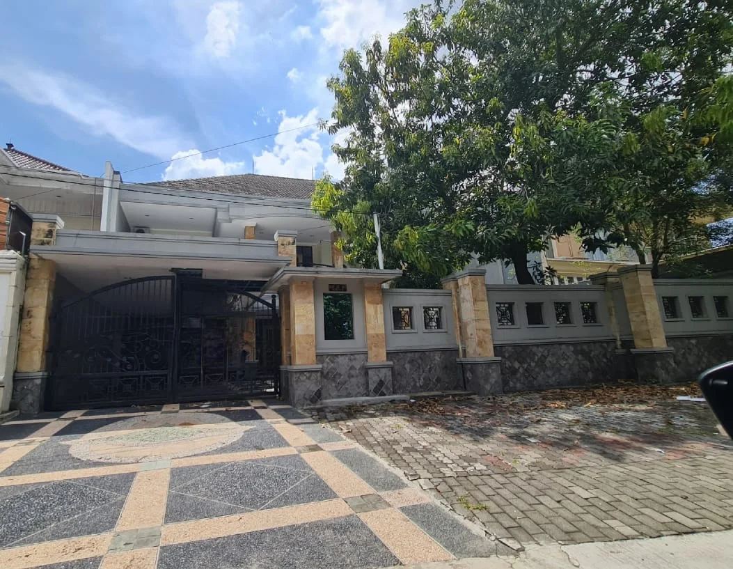 Disewakan Rumah Raya darmo permai bisa untuk usaha surabaya barat
