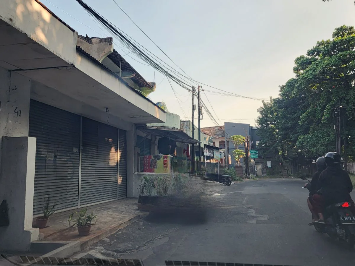 Disewakan Ruko 1 Lantai Lokasi Strategis di Jalan Raya Darmo Baru Barat Surabaya Barat