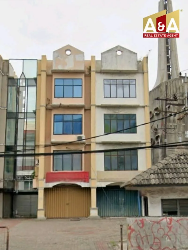 Dijual Ruko 4 Lantai Lokasi Strategis Jalan Bunguran Surabaya Utara