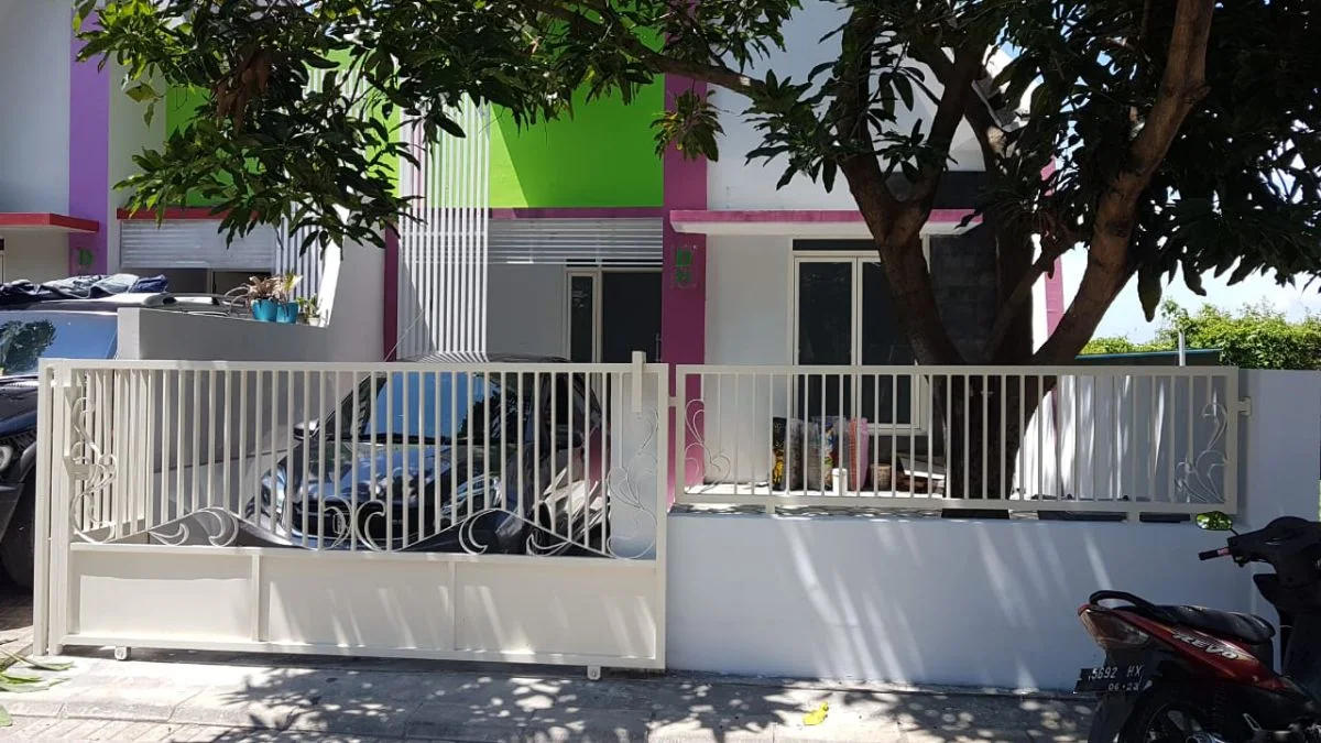 Dijual Rumah Siap Huni dan Strategis di Perum The Green Tamansari Sememi Raya Surabaya Barat