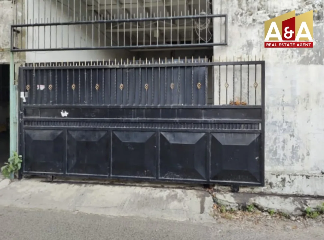 Dijual Rumah Lokasi Strategis di Petemon Barat Kawasan Surabaya Selatan