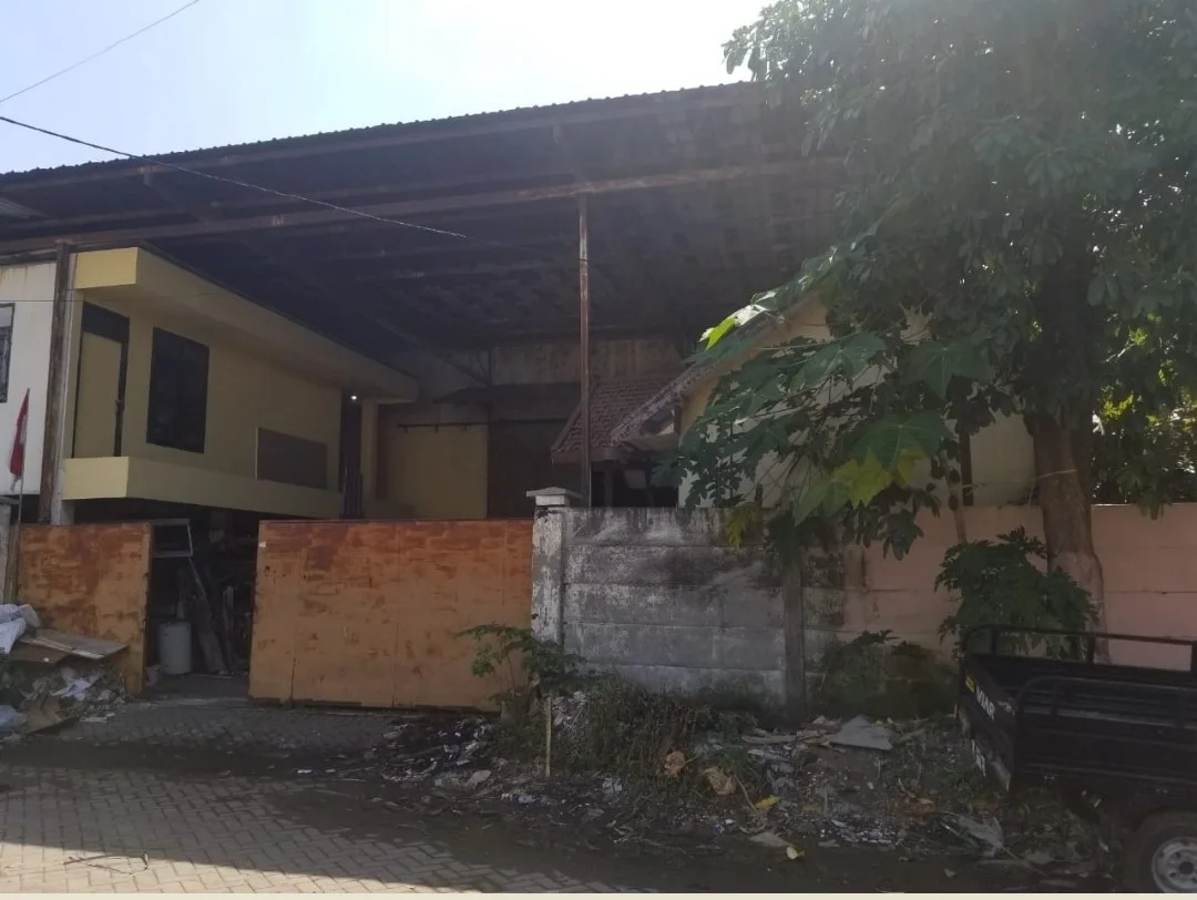 Dijual murah gudang di Manukan Wetan