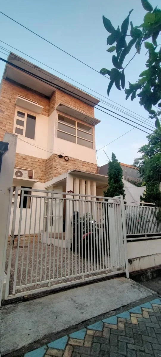 Dijual Rumah Strategis Karangan Jaya Wiyung Surabaya Barat