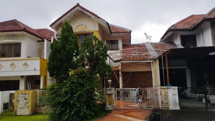 Dijual Rumah Hitung Tanah di Wilayah Villa Valensia Surabaya Barat