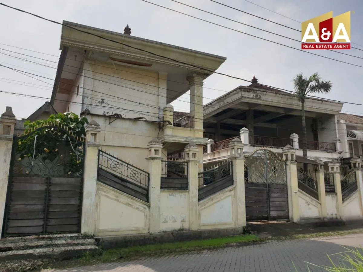 Dijual Rumah Besar Lokasi Strategis di Puncak Sambisari Surabaya Barat