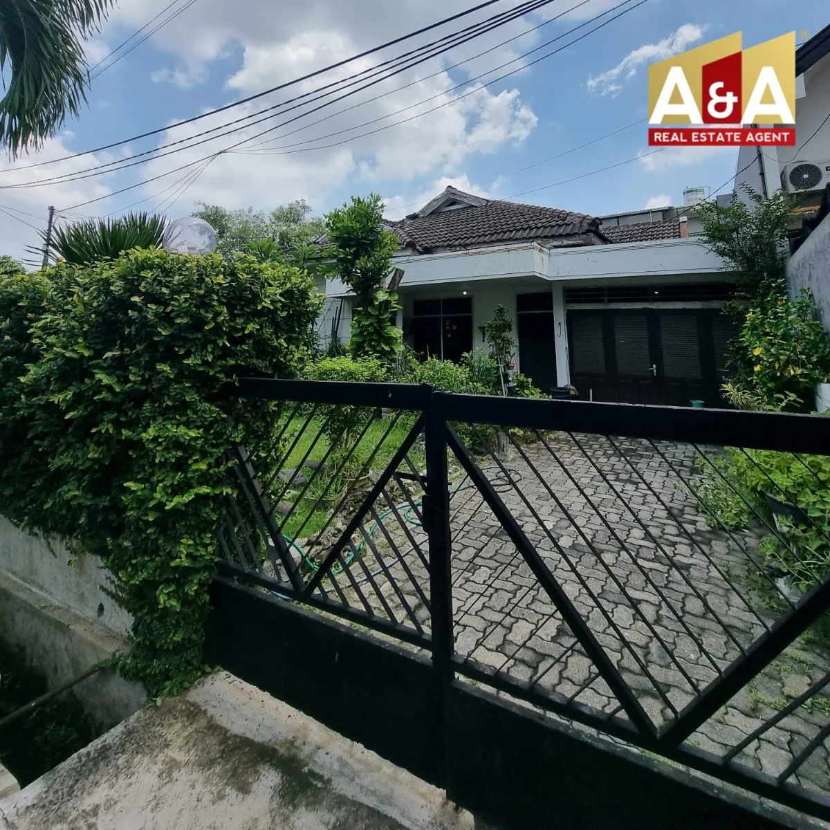 Dijual Rumah Strategis Hook di Panjang Jiwo Permai Surabaya Timur