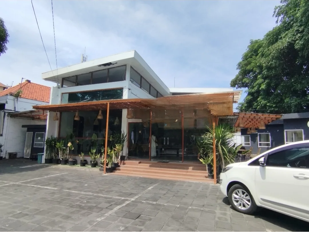 Disewakan Rumah Usaha di Lokasi Strategis di Surabaya Pusat