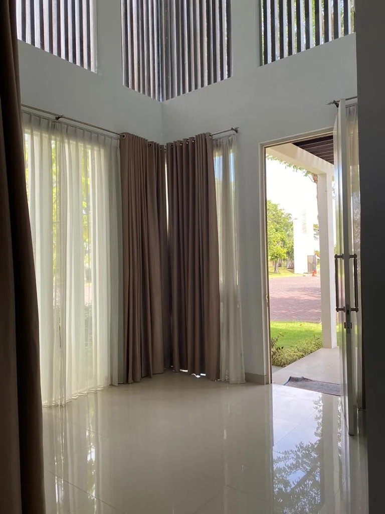 Disewakan Rumah Mewah Siap Huni di Pakuwon Indah Surabaya Barat - Thumbnail 3