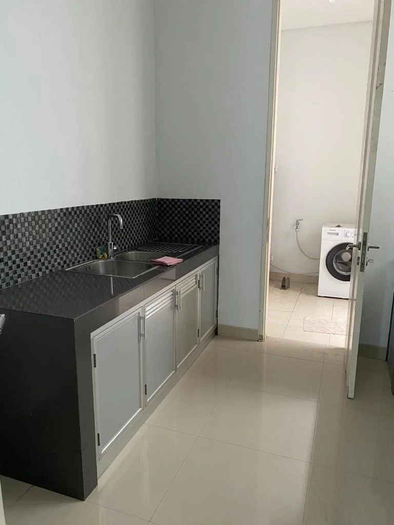 Disewakan Rumah Mewah Siap Huni di Pakuwon Indah Surabaya Barat - Thumbnail 4