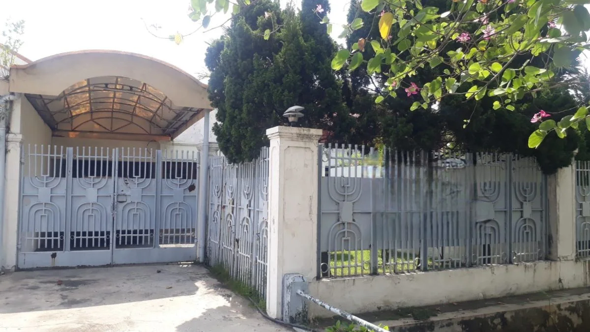 Dijual Murah Rumah Usaha di Raya Manyar Rejo Surabaya Timur