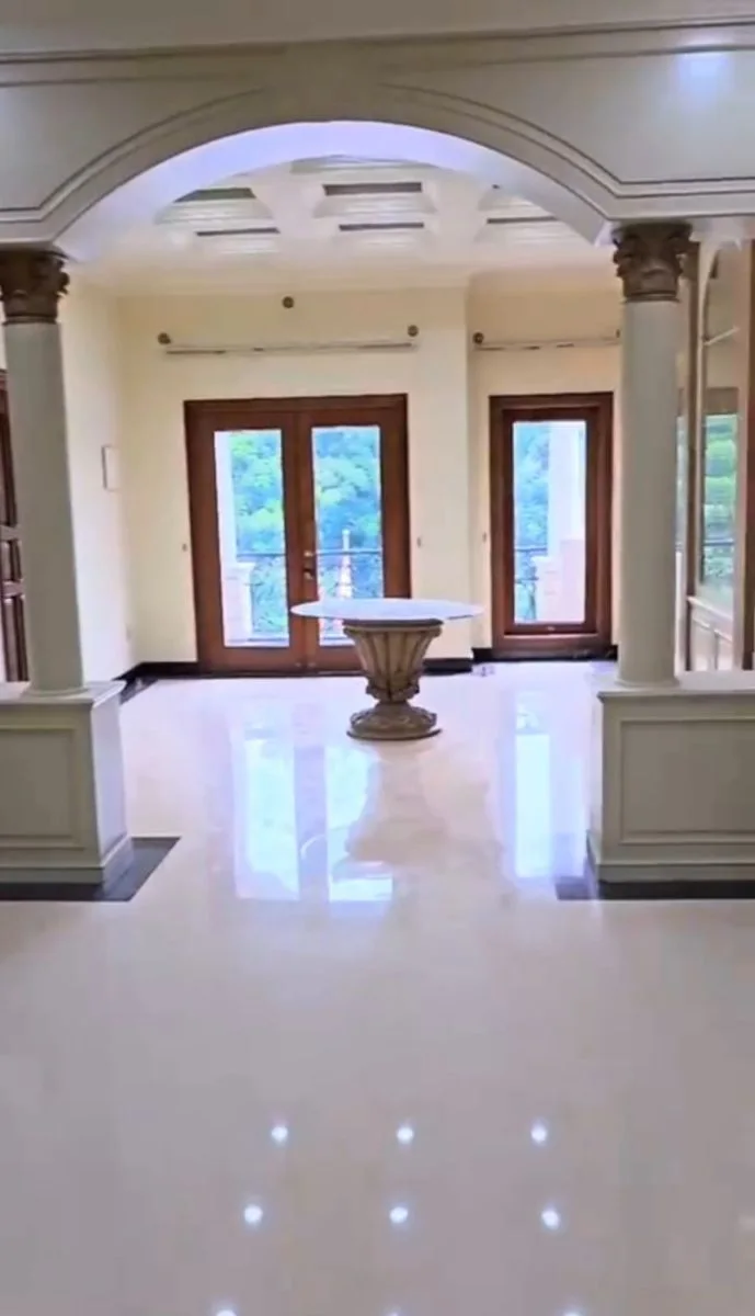 Dijual Rumah Mewah Strategis di Classic Graha Family Surabaya - Thumbnail 3