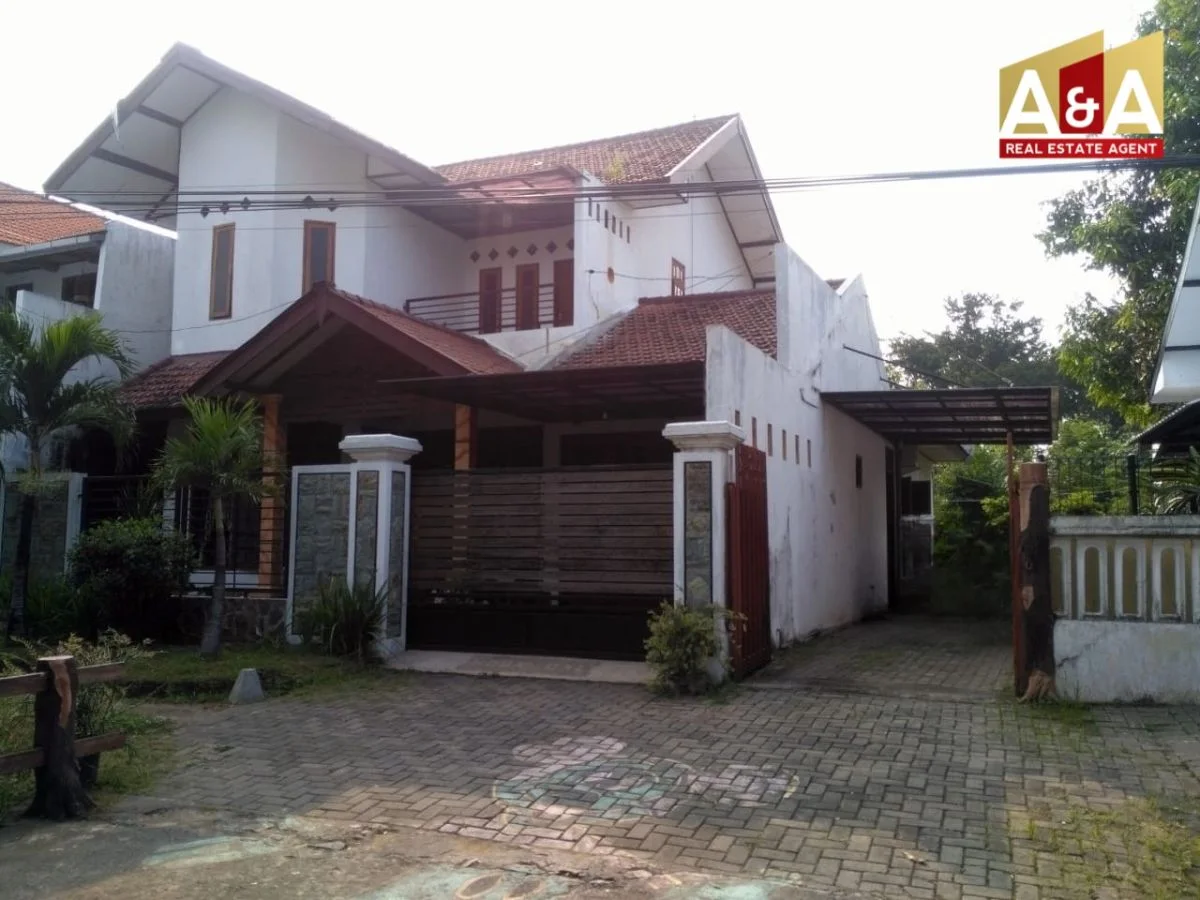 Dijual Murah Rumah Luas, Kolam Renang, View Pegunungan di Tawang Rejo Pandaan