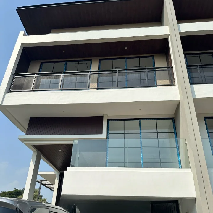 Dijual Rumah Nyaman Strategis di Wisata Bukit Mas Surabaya Barat
