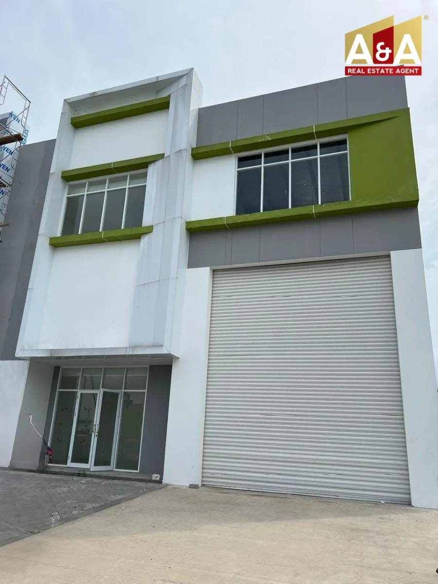 Dijual/disewakan di Gudang AKR Land Gem City JIIPE Manyar Gresik