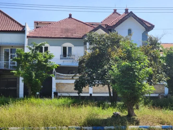 Dijual Rumah Pinus Asri di Boulevard Lembah Harapan Surabaya Barat