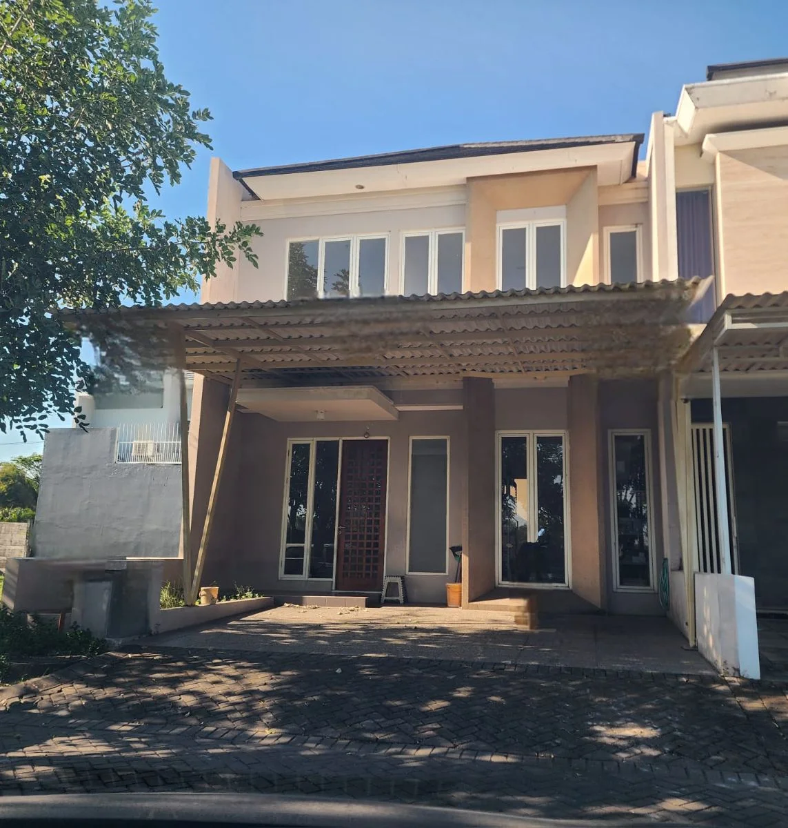 Dijual Rumah Siap Huni di Royal Residence Surabaya Barat