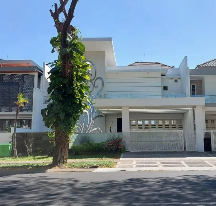 Dijual Rumah Nyaman Strategis di Royal Residence Luar Cluster Surabaya Barat