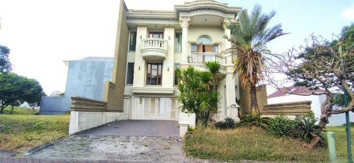 Dijual Rumah Mewah Classic di Citraland Selat Golf Surabaya Barat