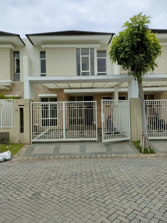 Dijual Rumah Nyaman Strategis di Griya Galaxy Surabaya Timur