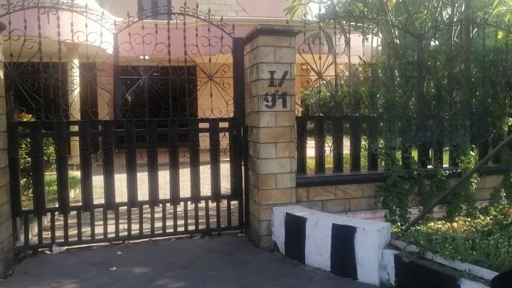 Dijual Rumah Hook Lokasi Strategis di Gayungsari Surabaya Selatan