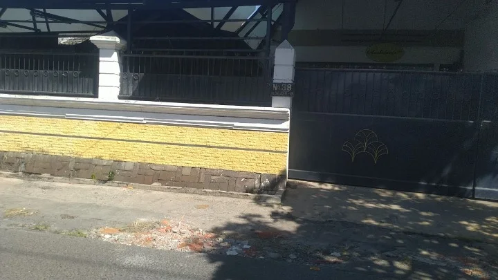 Dijual Rumah Nyaman Strategis di Candi Lontar Surabaya Barat