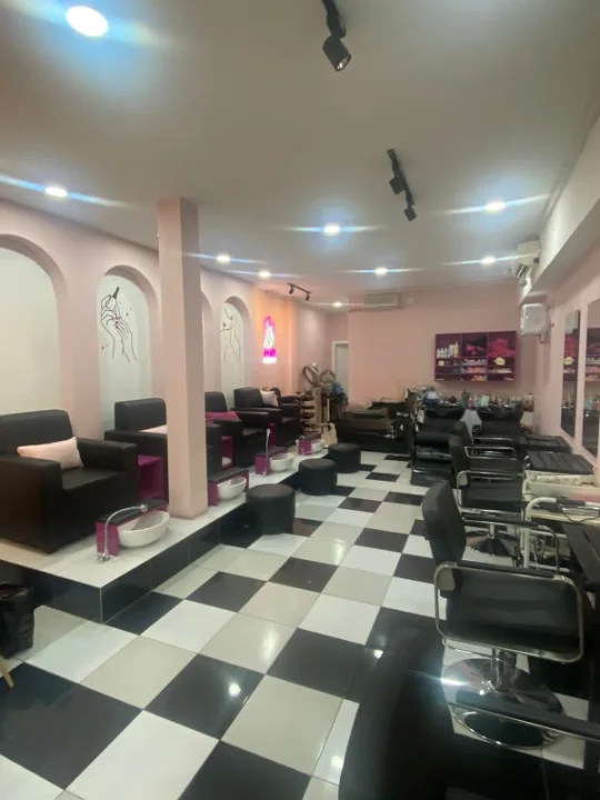 Dijual/Disewakan Bangunan Ex Salon di Jenggolo Surabaya Pusat