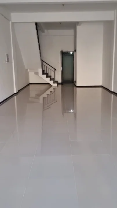Disewakan Ruko Komersial 2,5 Lantai di Taman International Citraland Surabaya Barat
