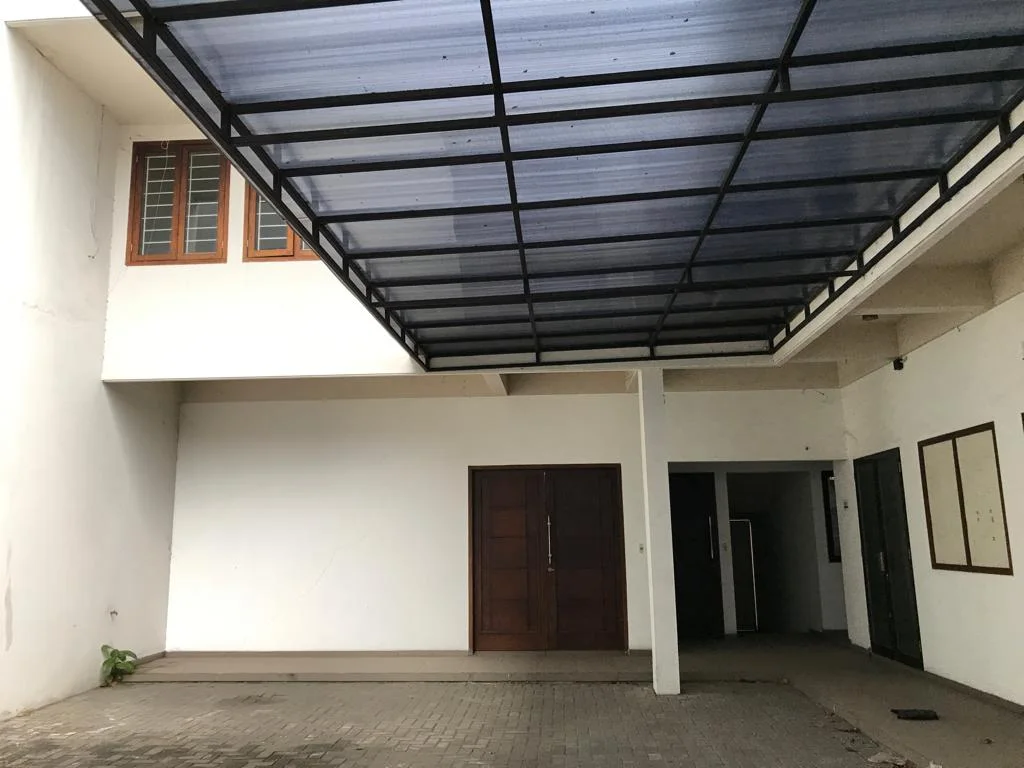 Disewakan Rumah Nyaman Strategis di Ambengan Pusat Kota