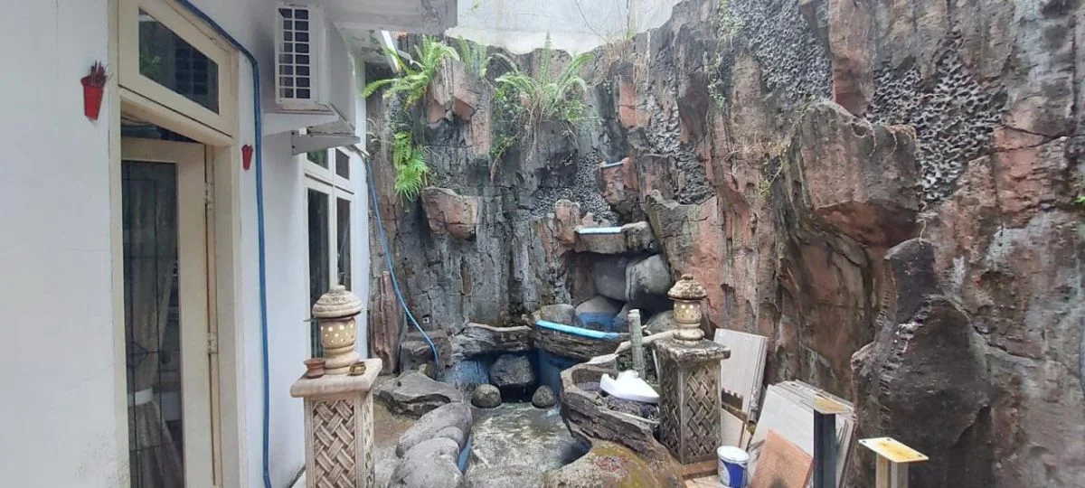 Dijual Rumah Strategis di Pakuwon Villa Valencia Surabaya Barat