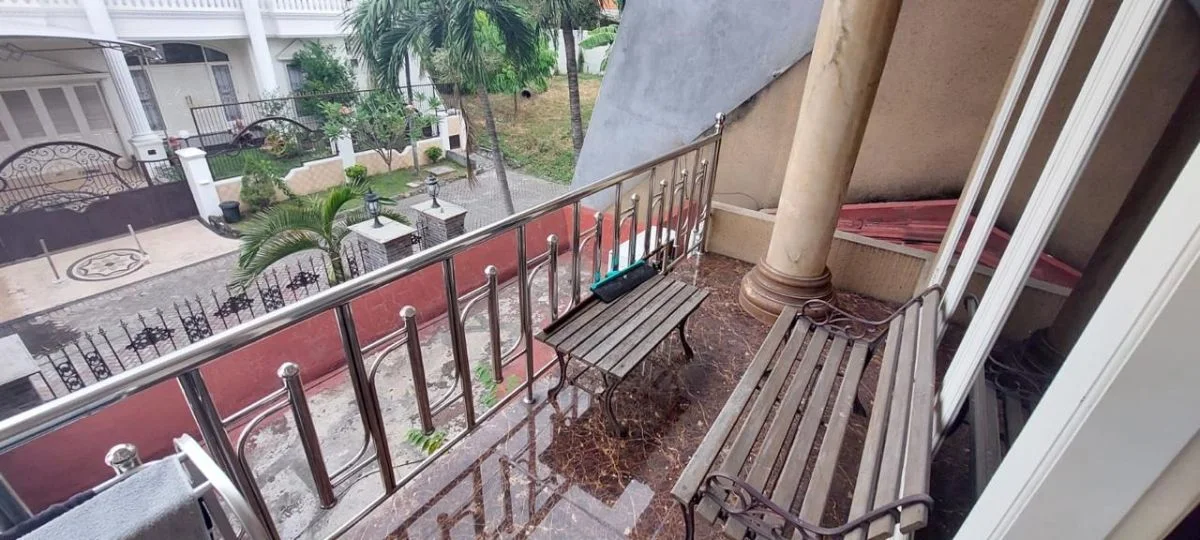 Dijual Rumah Strategis di Pakuwon Villa Valencia Surabaya Barat - Thumbnail 2