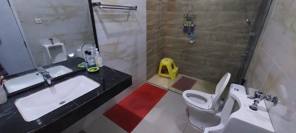 Dijual Rumah Strategis di Pakuwon Villa Valencia Surabaya Barat - Thumbnail 3