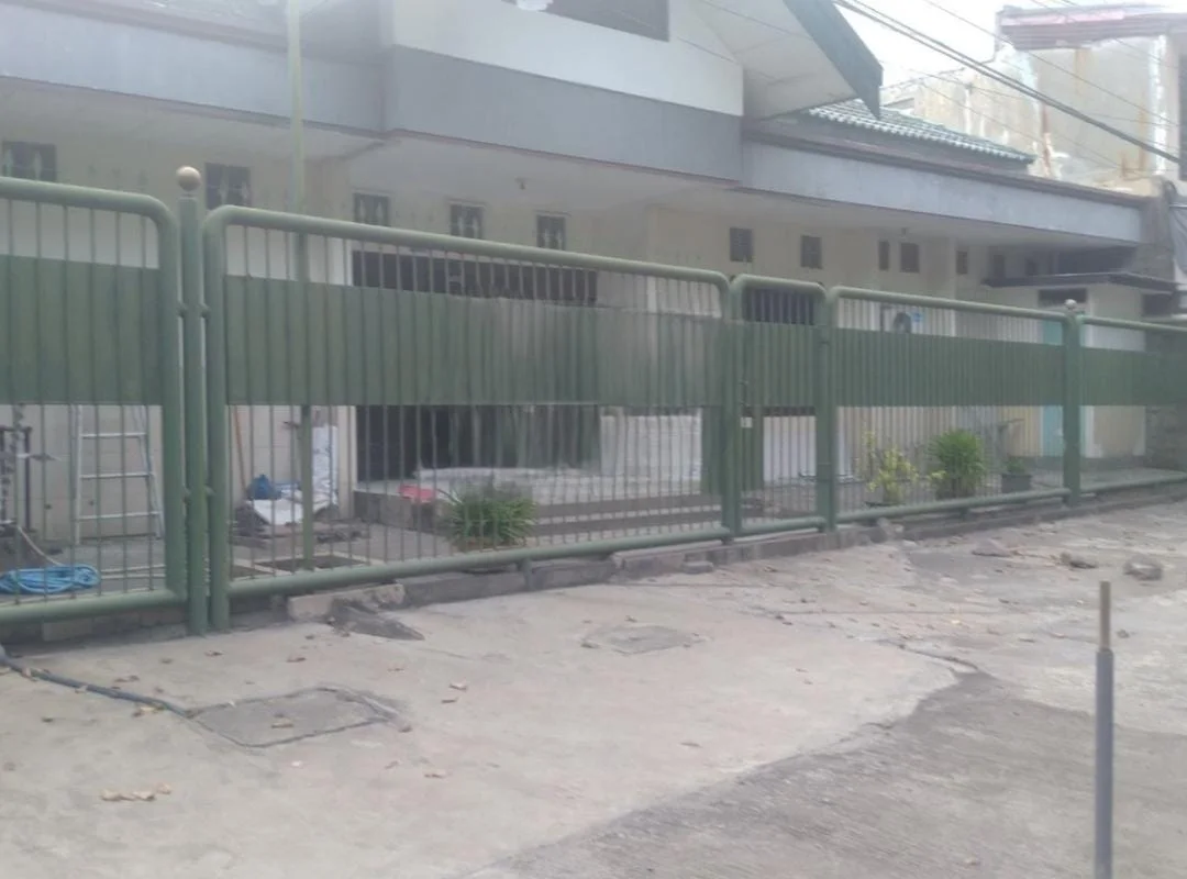 Disewakan Rumah Terawat di Klampis Semolo Surabaya Timur