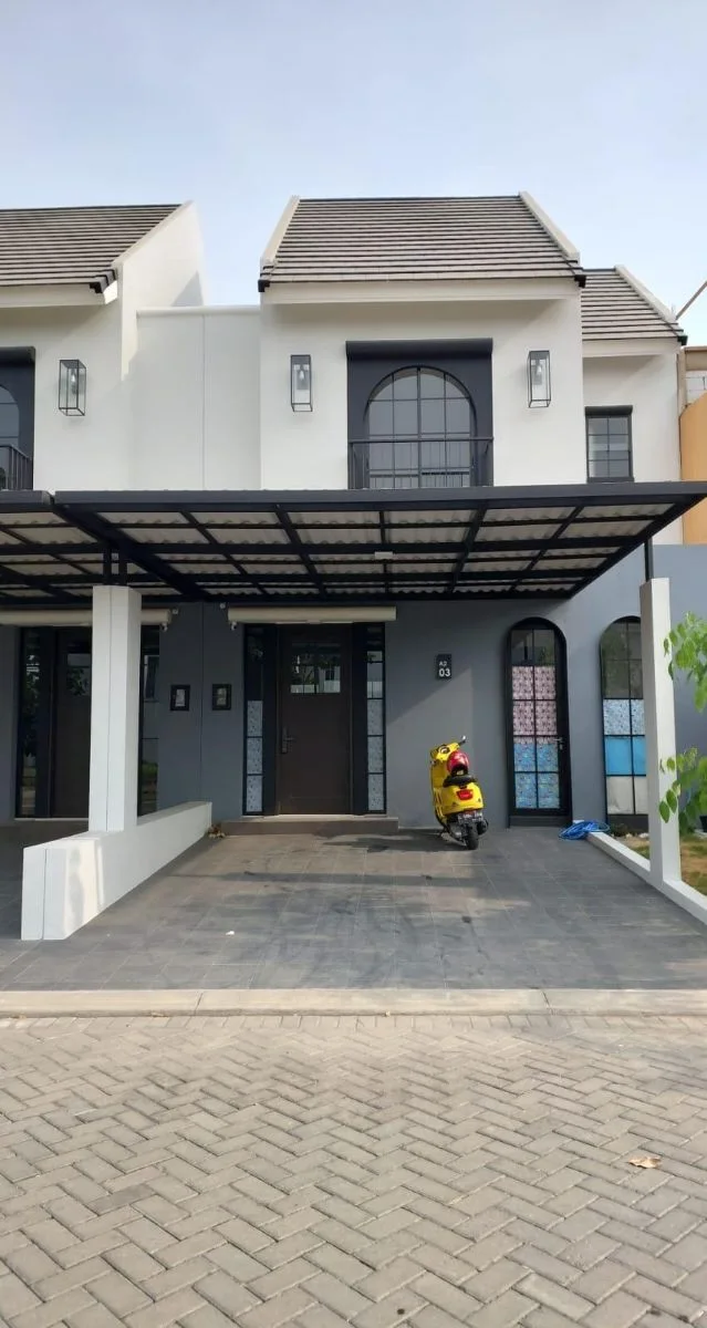 Disewakan Rumah Luas Strategis di Wilayah Citraland Surabaya Barat