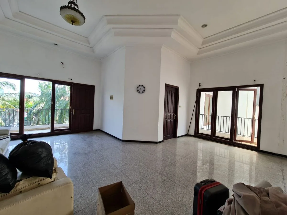 Disewakan Rumah Hook Strategis di Citraland International Village Surabaya Barat - Thumbnail 2