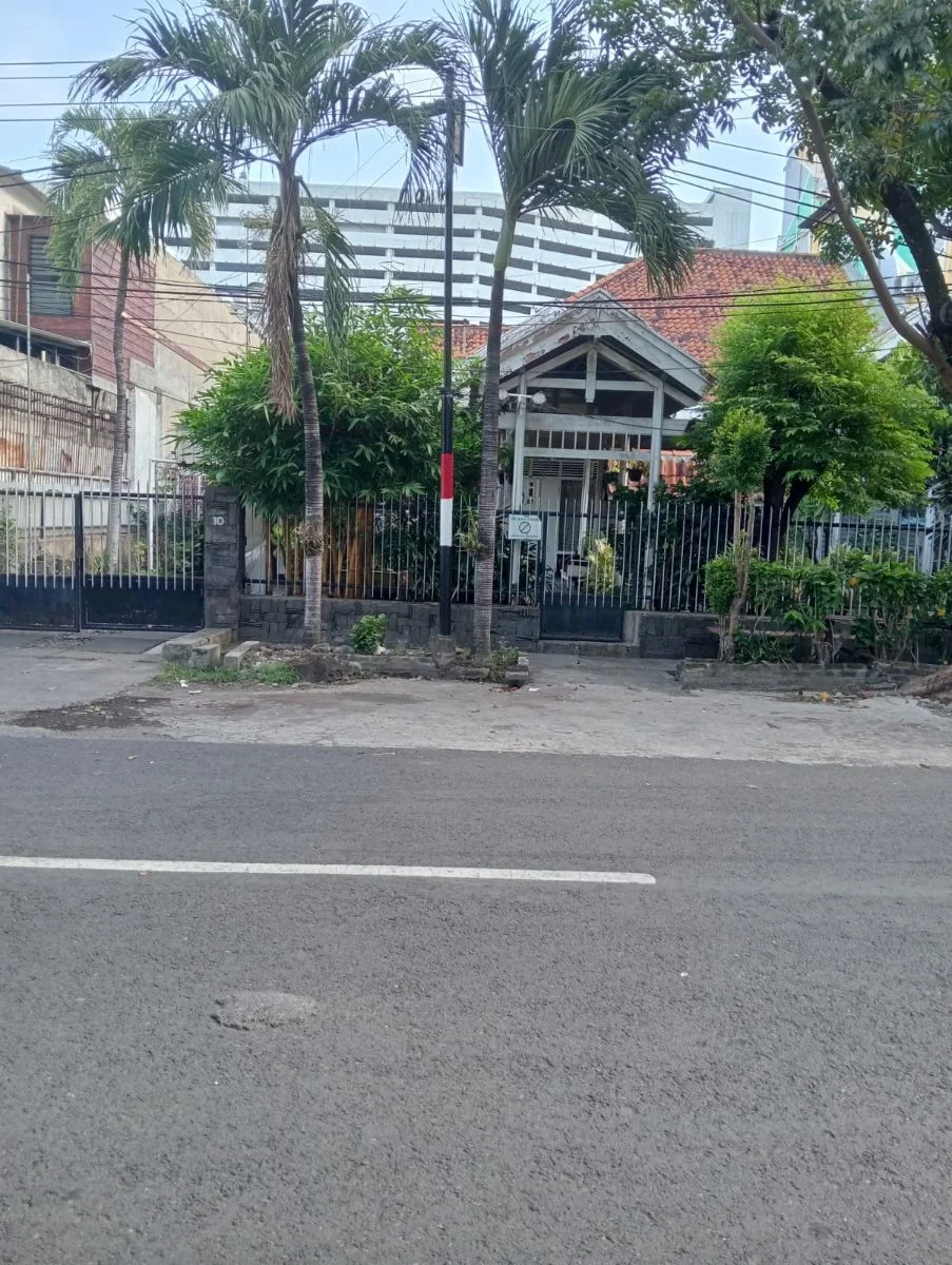 Dijual Rumah Bagus Strategis Kaca Piring di Wilayah Surabaya Pusat