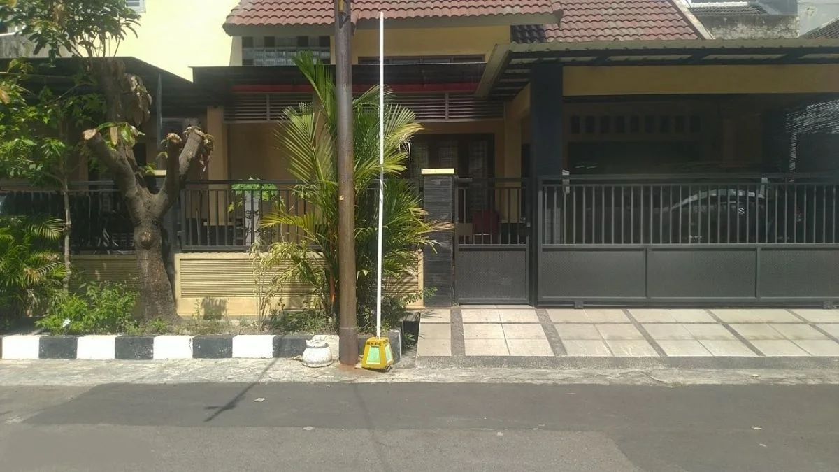 Dijual Rumah Strategis di Wisma Menanggal Surabaya Selatan