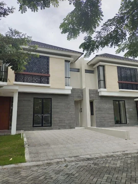 Dijual Rumah View Danau Wilayah diNorth West Lake Citraland Surabaya Barat
