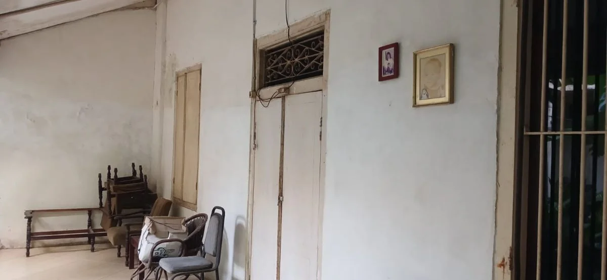 Dijual Rumah Model Bangunan Belanda Kramat Gantung di Wilayah Surabaya Pusat