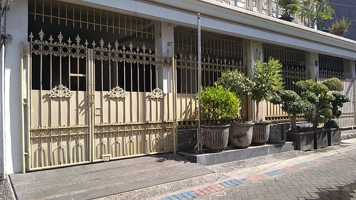 Disewakan Rumah Lokasi Strategis di Candi Lontar Surabaya Barat