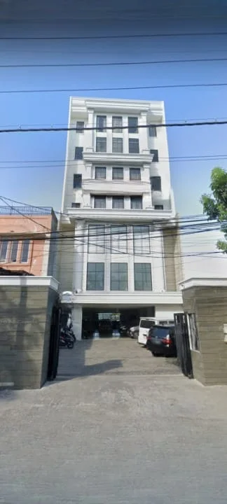 Disewakan Gedung Strategis di Raya Ir. Soekarno Surabaya Timur