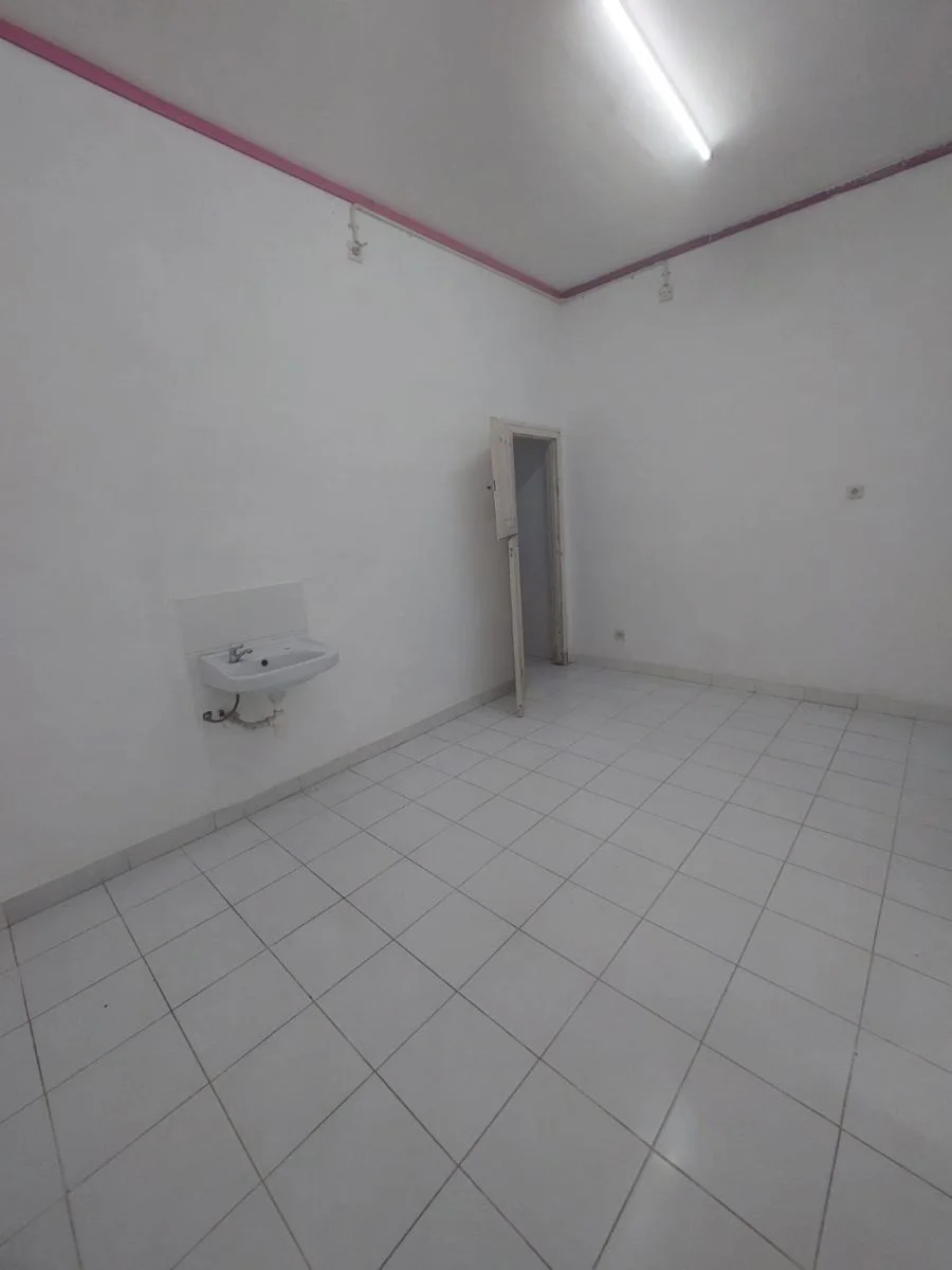 Disewakan Ruko Strategis di Petemon Barat Wilayah Surabaya Selatan - Thumbnail 4