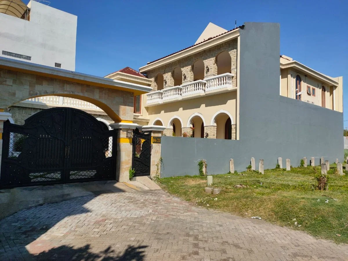 Dijual Rumah Lokasi Strategis di Wilayah Villa Riviera Surabaya Timur