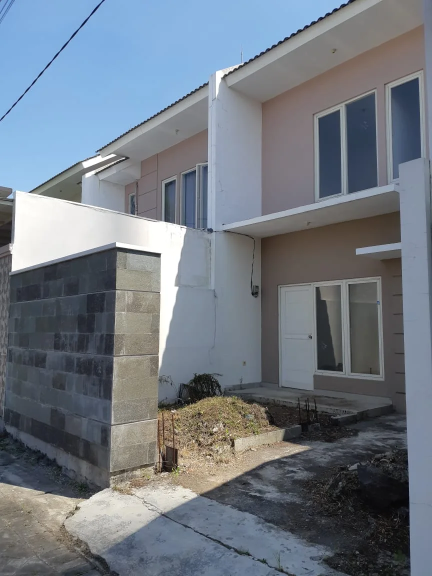 Dijual rumah strategis di Green Mansion Regency Lontar Gadelsari Madya Surabaya Barat. - Image 1