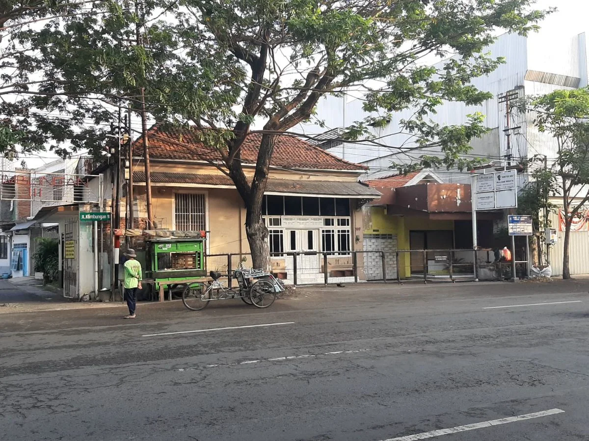 Disewakan Rumah Terawat Lokasi Strategis di Surabaya Pusat