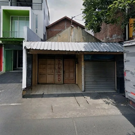 Dijual Rumah Strategis di Raya Lempung Indah Surabaya Barat