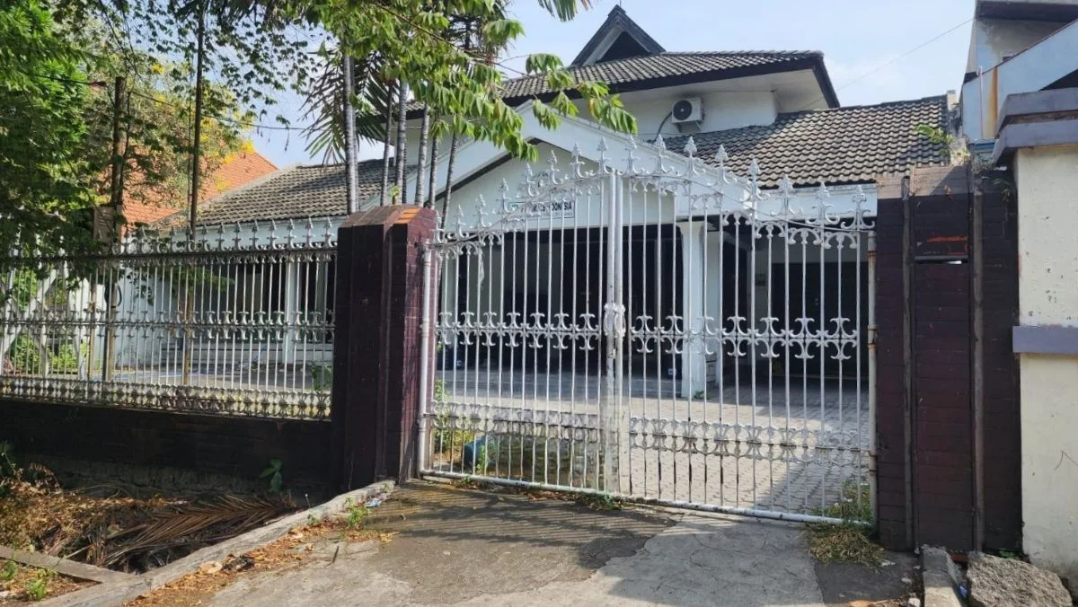 Disewakan Rumah Strategis di Jalan Khairil Anwar Surabaya Selatan