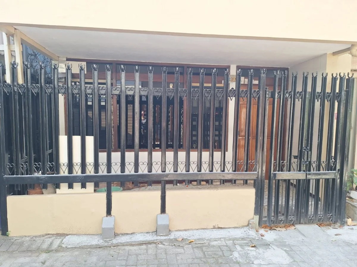 Dijual Rumah Siap Huni di Tambak Bayan Surabaya Pusat