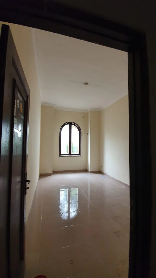 Disewakan Rumah Mewah Luas Di Wilayah Surabaya Selatan - Thumbnail 3