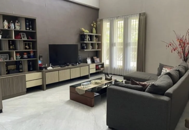 Dijual Rumah Mewah di Raya Satelit Barat Surabaya Barat